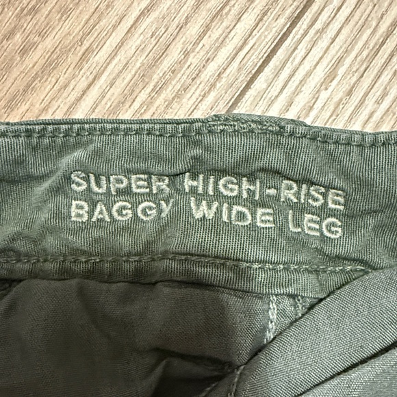 American Eagle stretch super high-rise baggy, wide leg Olive Green Pants - Picture 3 of 9